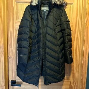 Eddie Bauer women’s winter coat size large, black in color, removable fur hood